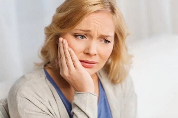Does dental implant hurt How to relieve pain after implant
