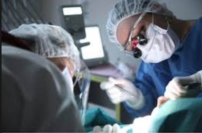 What are the reasons for referral to an oral surgeon
